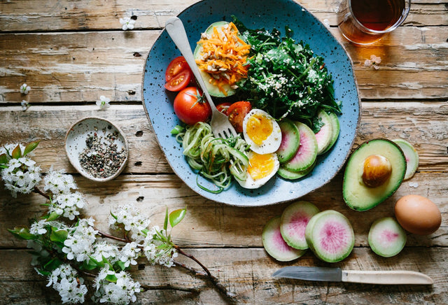 Healthy bowl with vegetables and egg for metabolic health